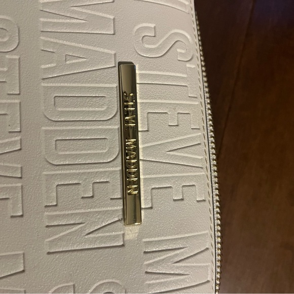 STEVE MADDEN white crossbody/shoulder purse - Picture 2 of 3